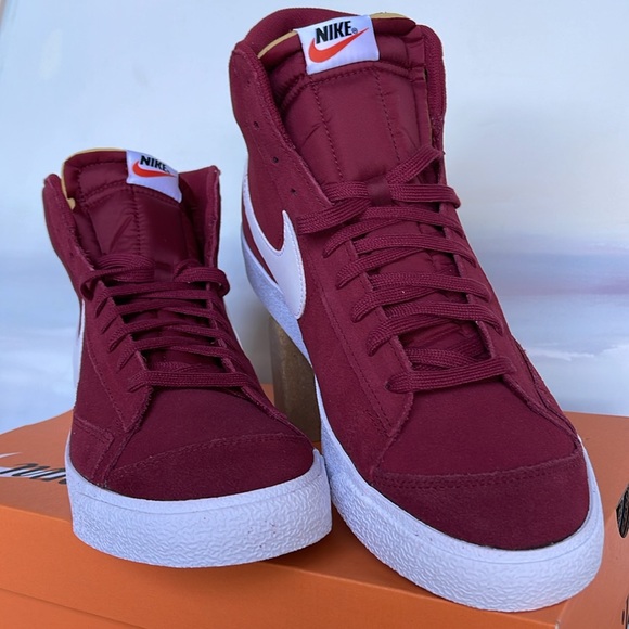 Nike Men’s Blazer Mid '77 Suede
Team Red/White/Black/White
Shoes
C11172-601 - Picture 7 of 16